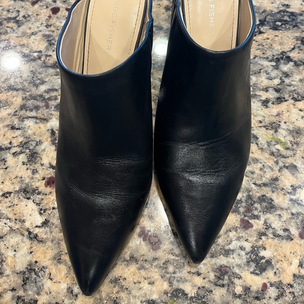 MARC FISHER LEATHER POINTED TOE MULES!
